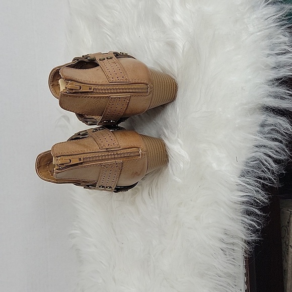 QUPID‎ Brown Zipper Ankle Studded Boots Size 6.5 - Picture 3 of 8